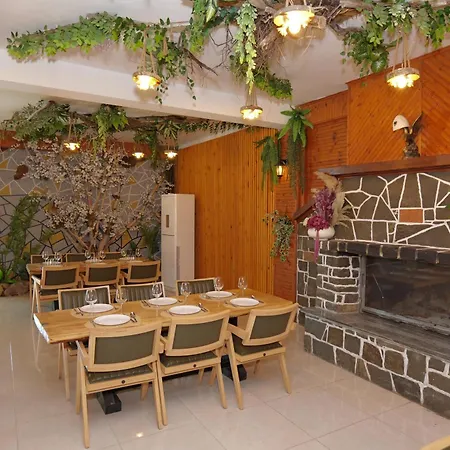 Dolanit Lalez Hotel